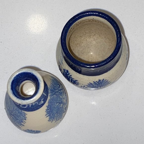 2 Vintage 1985 Miniature Pottery Vases Pot I.O.D.E. Cream and Blue Stoneware - Picture 2 of 8